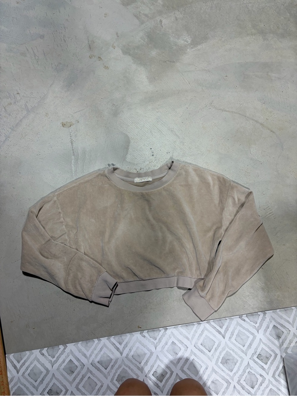 Suzie kondi Cropped velour Sweatshirt in Taupe XS